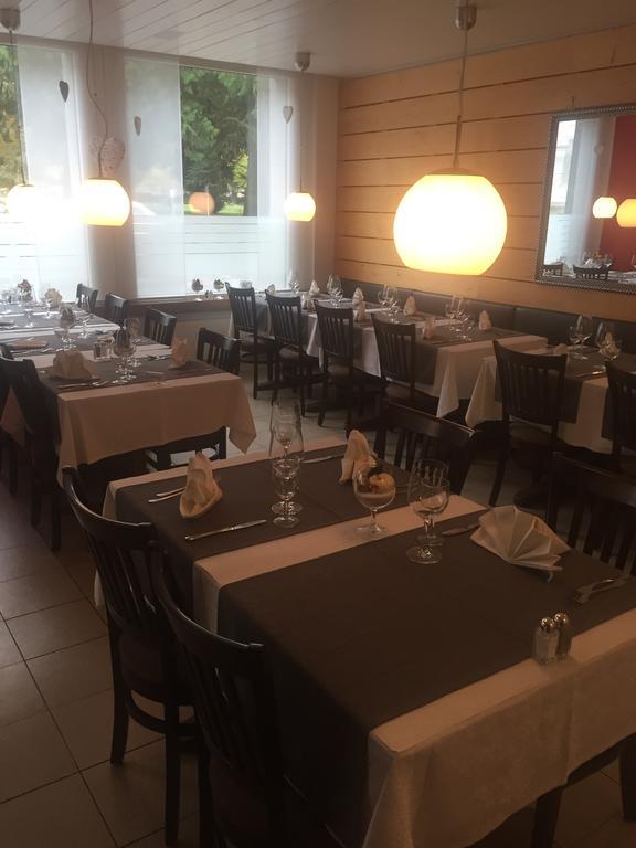 Hotel & Restaurant Stadthof Glarus Zewnętrze zdjęcie